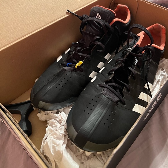 Size 9 Adizero Finesse Track Spikes - Picture 4 of 5